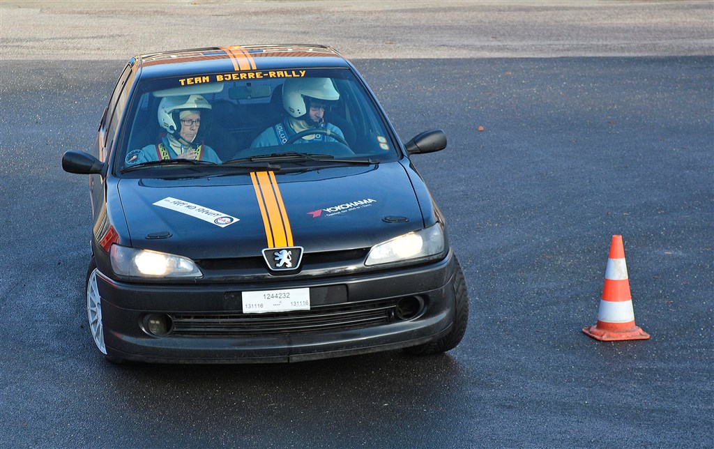 Man kan få årets oplevelse i højresædet hos en rutineret rallykører.
(Foto: Åge Keseler Kirketerp)
